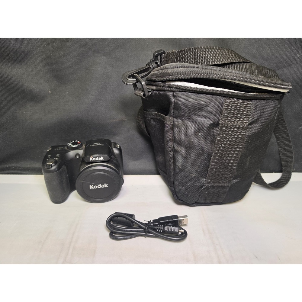 Kodak PIXPRO AZ252 16MP Digital Camera 25X Zoom TESTED & WORKING W Bag